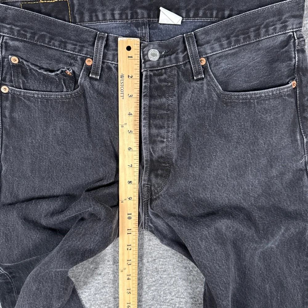 Vintage Levi's 501 Jeans Mens 34x30 Black Button Fly Straight Leg Work Y2K 2000s